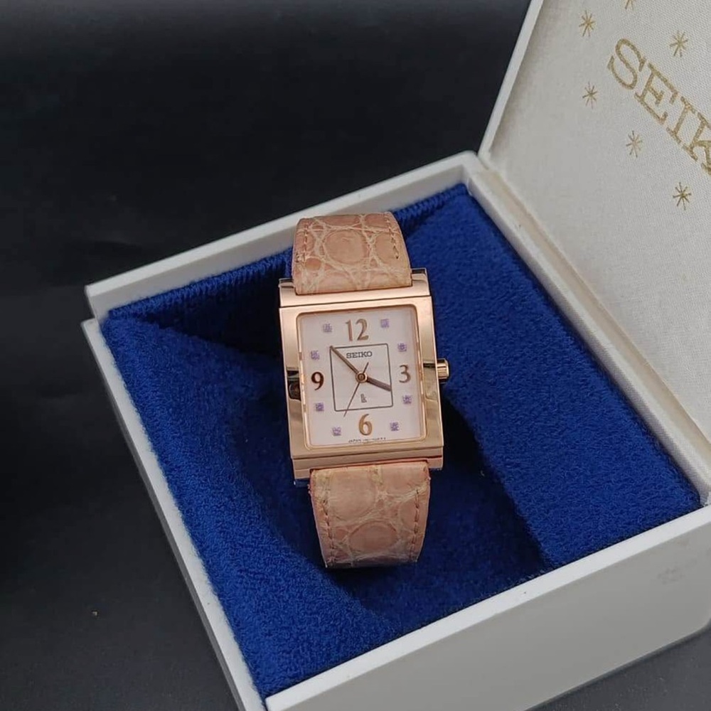 Vtg 1993 Seiko Lukia 1N01-ODYO
Sakura w/ Purple Swarovski Crystal Markers Dial